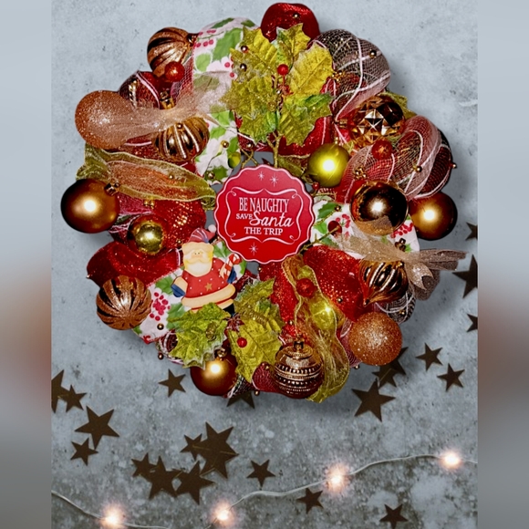 CHRISTMAS SANTA CLAUS RED & GREEN WREATH - Picture 8 of 8